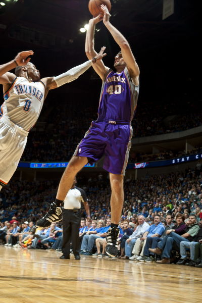 图文-[季前赛]太阳97-107雷霆 威少突破投篮_篮球-nba_新浪竞技风暴