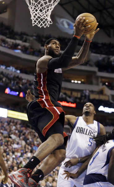图文-[常规赛]热火110-95小牛 詹姆斯反身上篮_篮球-nba_新浪竞技风暴