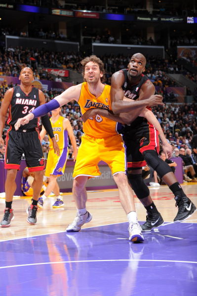 图文常规赛热火9990湖人双方积极卡位