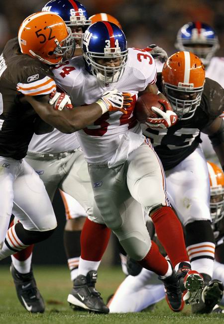 图文nfl巨人客场惨败布朗杀出一条血路