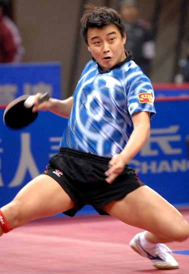 图文乒乓球全国锦标赛王浩使出一记非常规动作