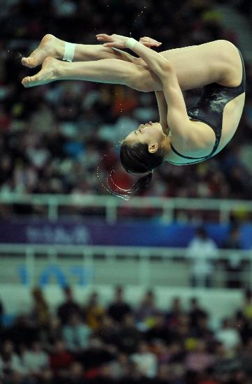 图文跳水世界杯女子3米板吴敏霞摘金最美的动作
