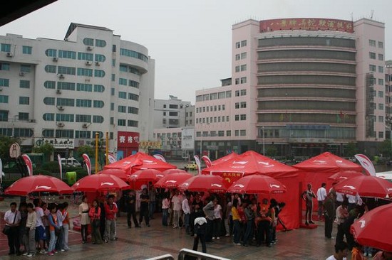 圖文-李寧08之旅永州站 突然而來的陣雨