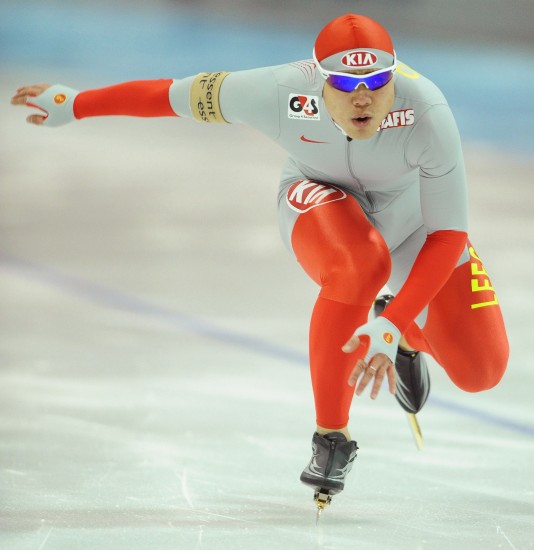 滑冰——世界杯:于凤桐夺得男子500米第二名12月7日,中国选手于凤桐在