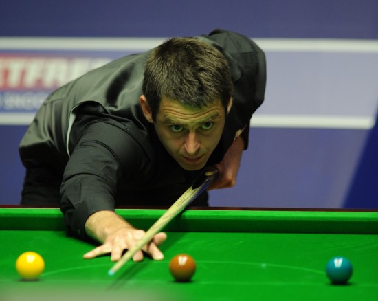 图文-斯诺克世锦赛"火箭"战平艾伦 冷酷击球
