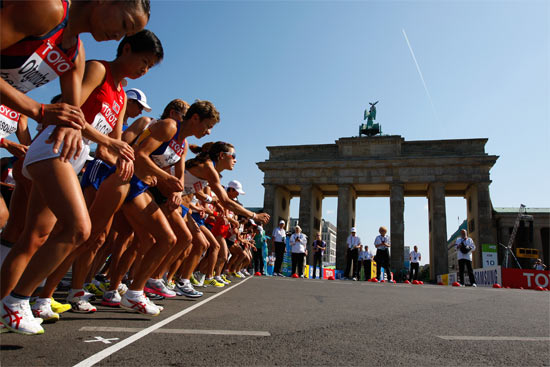 图文-田径世锦赛女子马拉松赛况 起跑场面十分壮观_综合体育_nike新浪