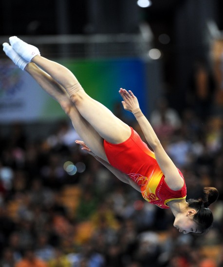 图文福建队获女子蹦床团体冠军展示冠军风采