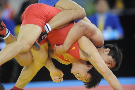 图文-男子古典式摔跤赛况 李岩岩铜牌