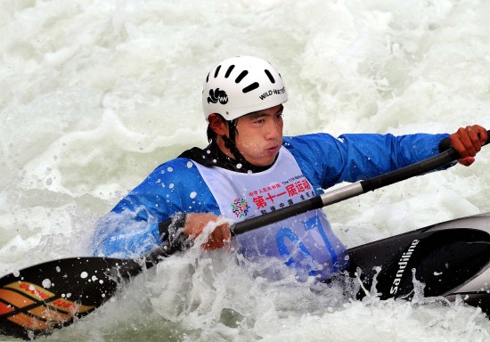 图文全运会男子皮艇激流回旋决赛林锐乘风破浪