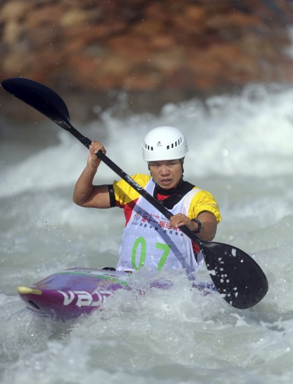 当日,在第十一届全运会皮划艇激流回旋女子单人皮艇预赛中,李晶晶以