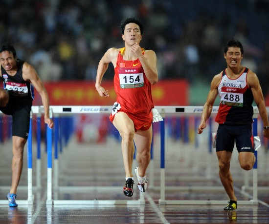 图文-田径亚锦赛刘翔110米栏夺冠 轻松冲刺