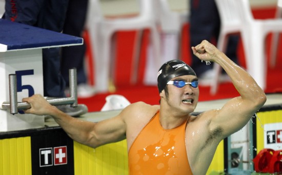 图文-蔡力夺得男子50米自由泳冠军 我是最棒的