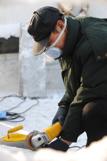 圖文冰天雪地玩冰壺室外手工製作冰壺