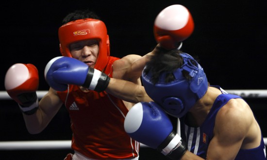 图文亚洲拳王争霸赛鸣锣开战李洋狂攻如猛虎下山