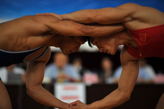 图文-全国男子自由式摔跤锦标赛 李玉春击败周强