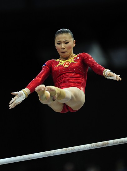图文体操世锦赛女子高低杠决赛何可欣空中优美