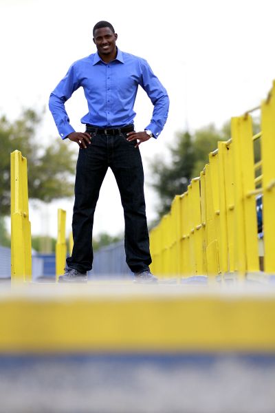 3月9日,佛罗里达州奥兰多市,田径跨栏运动员大卫-奥利弗重回莱曼高中