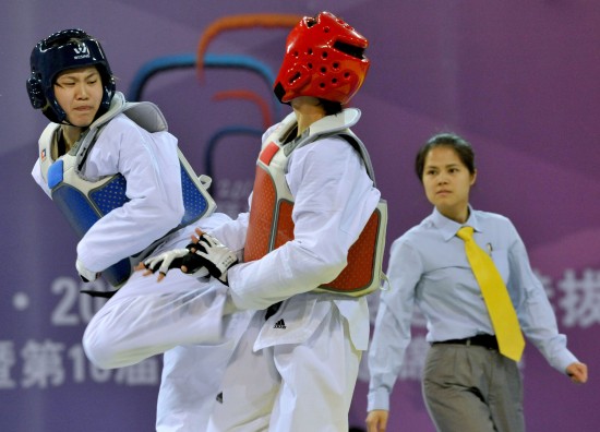图文全国跆拳道锦标赛13日赛况郭耘菲回旋踢
