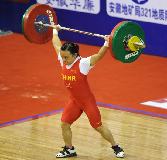 图文举重亚锦赛13日赛况女子48公斤级田源夺魁