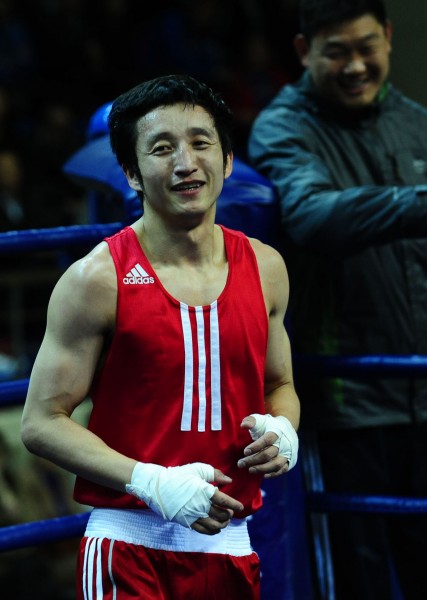 图文全国拳击锦标赛邹市明夺冠获胜后露出笑容