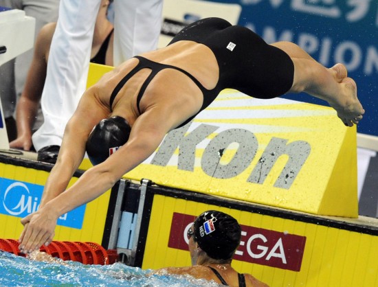 图文-女子4x100米自由泳荷兰队夺冠 运动员入水瞬间