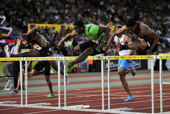 图文钻石赛罗伯斯夺110米栏冠军罗伯斯向前冲刺