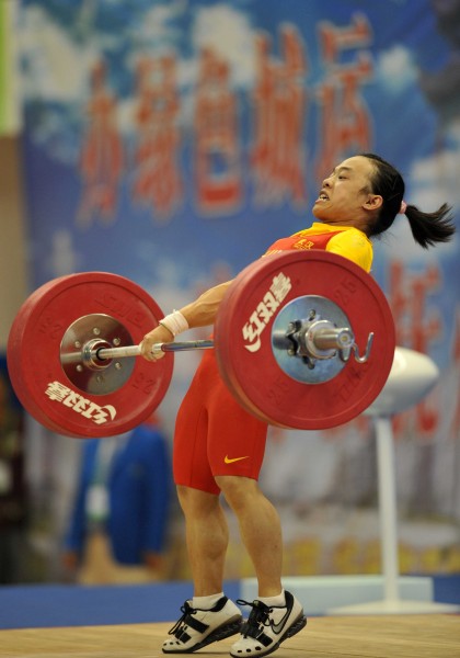 图文田源打破挺举世界青年纪录田源奋力一举