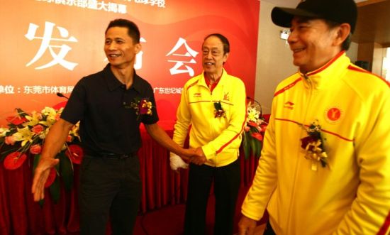 图文李永波羽毛球学校在东莞成立汤仙虎在发布会