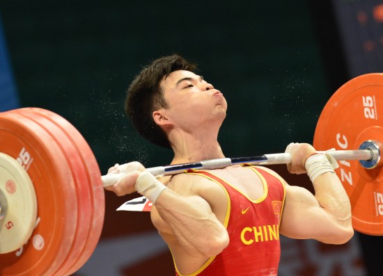 图文-全国举重锦标赛男子69公斤级 梁晨曦总成绩第四
