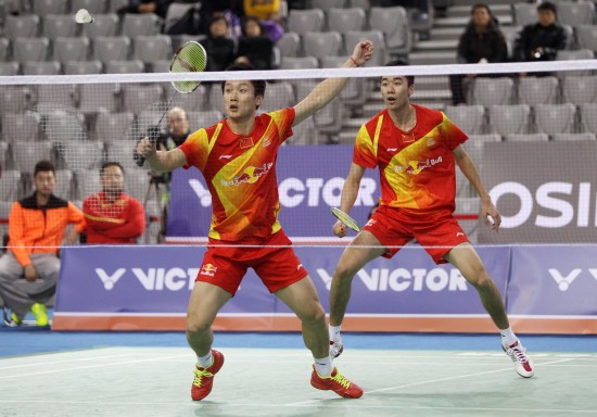 当日,在韩国羽毛球公开赛男双四分之一决赛中,中国选手洪伟/沈烨以2比
