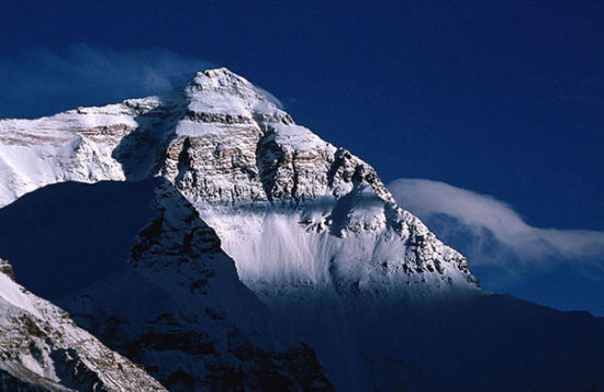 世界第一高峰珠穆朗玛峰海拔884443米