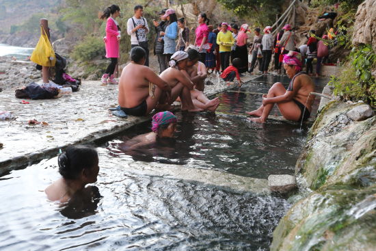 澡塘会是怒江地区的僳僳族一个独具民族特色的传统盛会,图为傈僳族