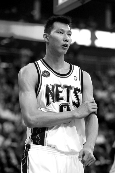 姚易今日同迎新赛季首战 姚明大战三长人阿联单挑贾米森