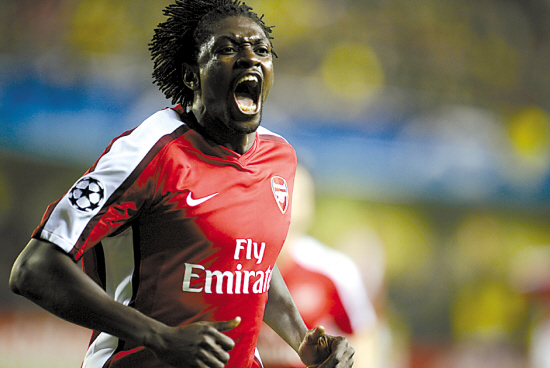 主帅温格连续调整对中锋阿德巴约(见左图)的使用,终于令阿森纳在客场1