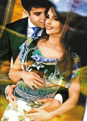 卡卡爱妻怀孕八月