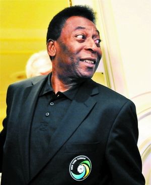 球王贝利呼吁"为爱踢球"