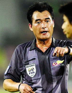 昨日有媒体披露,继陆俊,黄俊杰,周伟新三名黑哨之后,还有一名知名裁判