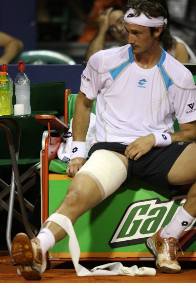 图文阿根廷网球公开赛费雷罗因伤中途退赛