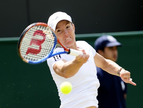 公开赛女单第二轮比赛中,比利时选手海宁以2比0战胜德国选手巴鲁瓦