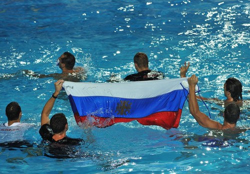 冰锋战士杀机暗藏 国旗泳池傲然飘扬--水球十佳图(2)__nike新浪竞技