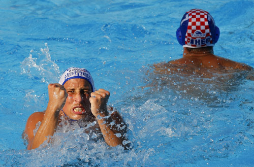 冰锋战士杀机暗藏 国旗泳池傲然飘扬--水球十佳图(2)__nike新浪竞技