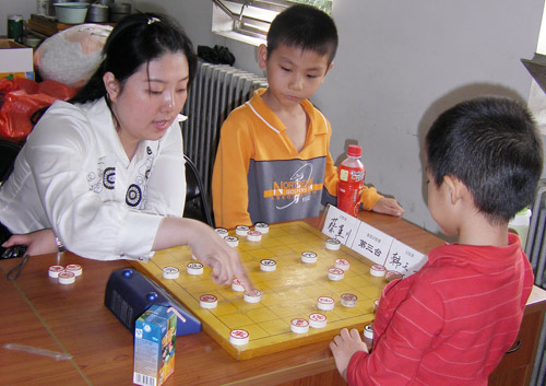 北京棋院刘君大师童心未泯蒋川乐在棋童中组图