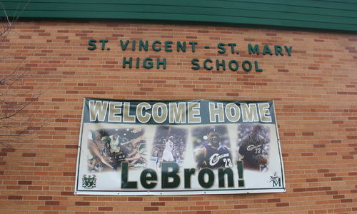很多人选择圣文森特圣玛丽这所高中,原因也和勒布朗-詹姆斯有关.
